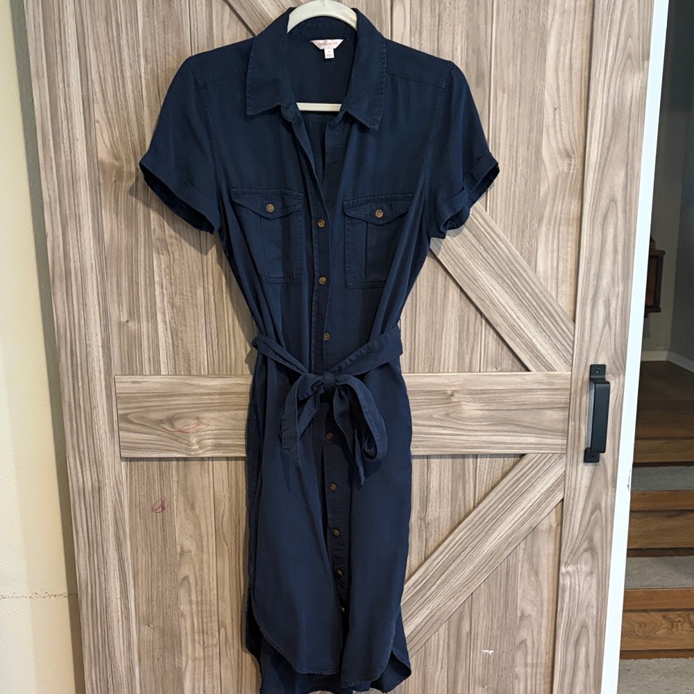 Chic Navy Button-Down Midi Dress